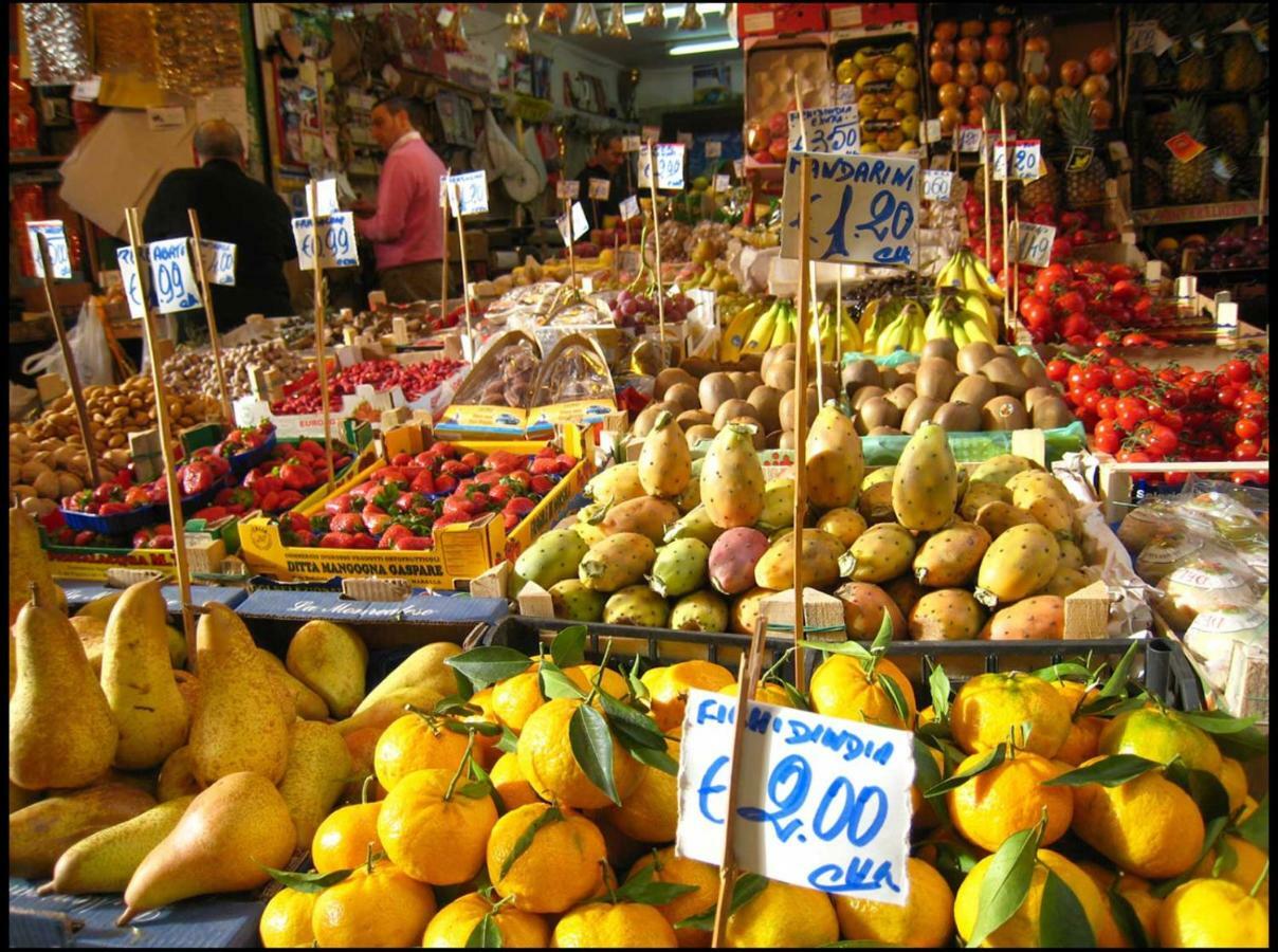 Apartment For 2 In Catania, B&B Le Voci Del Mercato エクステリア 写真