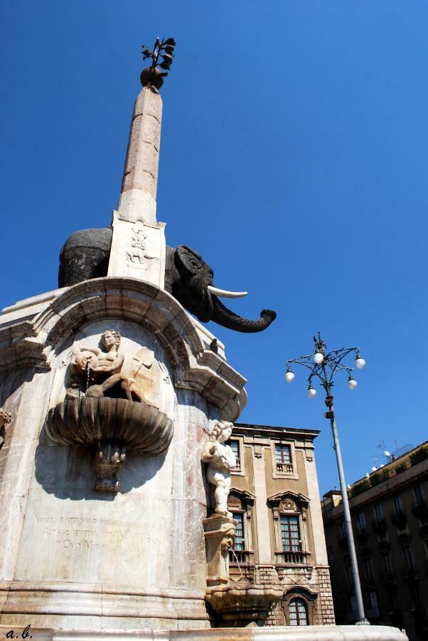 Apartment For 2 In Catania, B&B Le Voci Del Mercato エクステリア 写真