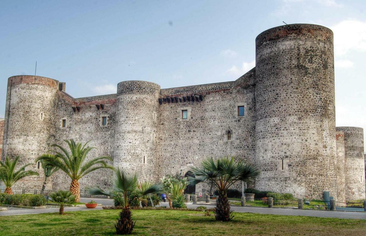 Apartment For 2 In Catania, B&B Le Voci Del Mercato エクステリア 写真